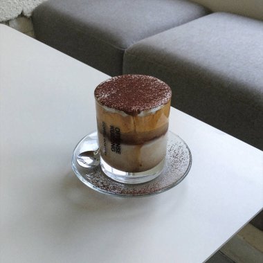 sütlü ve çikolatalı kahve..