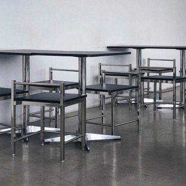 Sandalyeli modern ofis masası