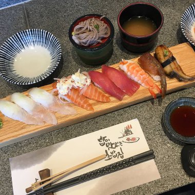 Lezzetli Asya yemeklerinin yakın görüntüsü