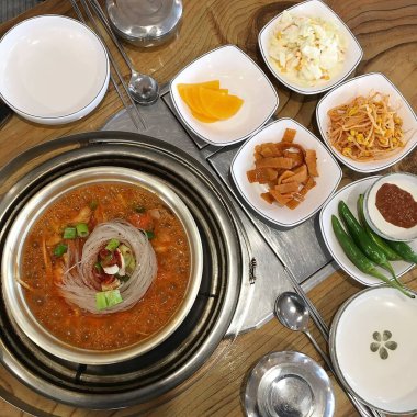 Lezzetli Asya yemeklerinin yakın görüntüsü