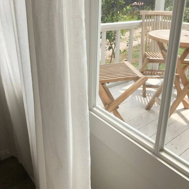 Modern bir evin içinde.