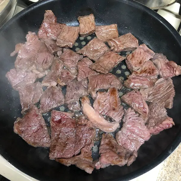 Baharatlı ve otlu biftek.