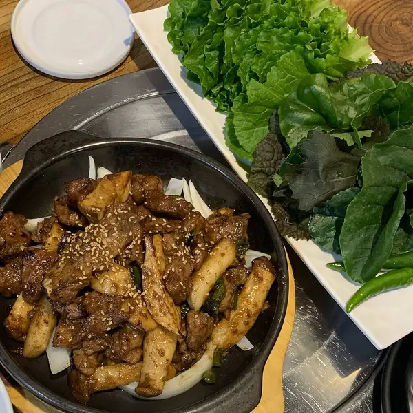 Lezzetli Asya yemeklerinin yakın görüntüsü