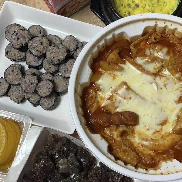 Lezzetli Asya yemeklerinin yakın görüntüsü