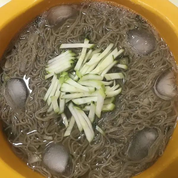 Lezzetli Asya yemeklerinin yakın görüntüsü