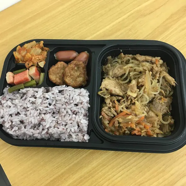 Lezzetli Asya yemeklerinin yakın görüntüsü