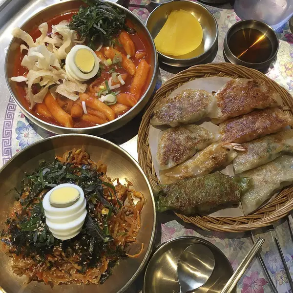 geleneksel Türk kahvaltı masasında