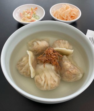 Lezzetli Asya yemeklerinin yakın görüntüsü