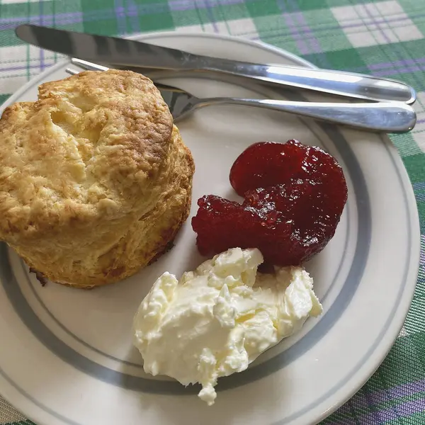 Çilek reçelli ev yapımı taze çilekli krema..