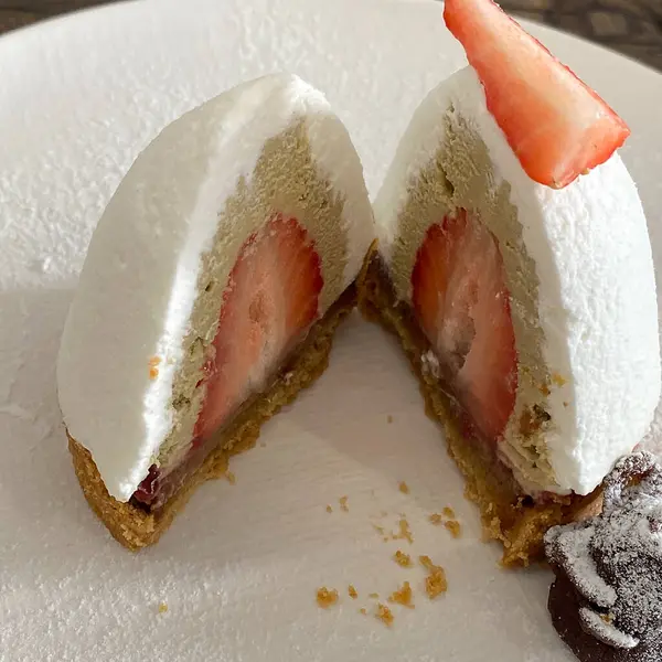 Çilekli ve vanilyalı pasta.