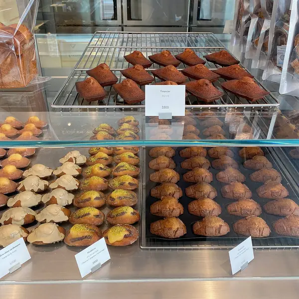 Fırındaki pastanedeki fırın ürünleri.