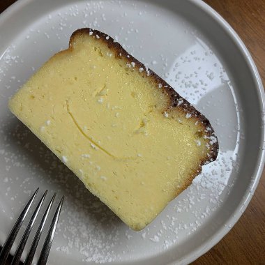 Kremalı peynirli kek.