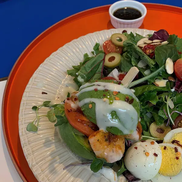 sebzeli ve peynirli salata