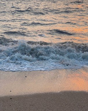 Sahilde güzel bir gün batımı
