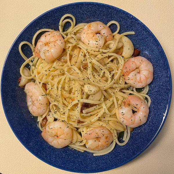 Spagetti, karides, deniz ürünleri.