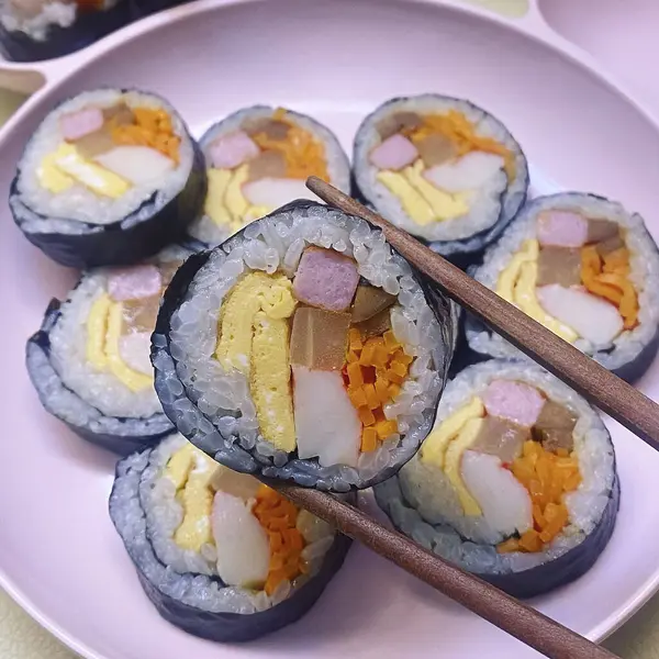 Lezzetli Asya yemeklerinin yakın görüntüsü