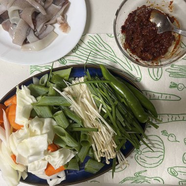 Lezzetli Asya yemeklerinin yakın görüntüsü