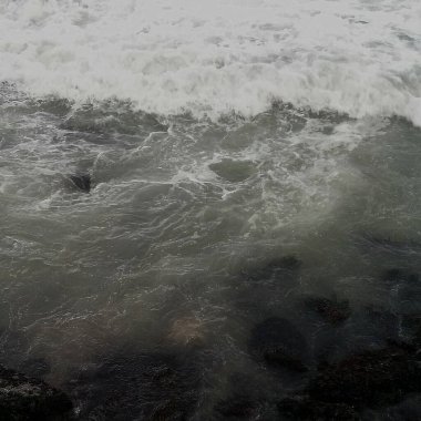 Deniz kıyısının güzel manzarası