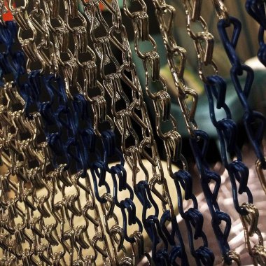 Bir araba tekerleğini kapat.