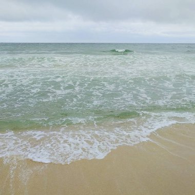 Sahilde güzel deniz dalgaları