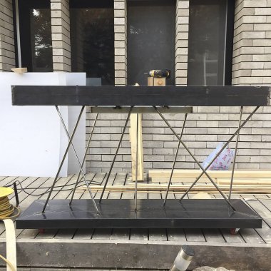 Ahşap çerçeveli bir inşaat alanı