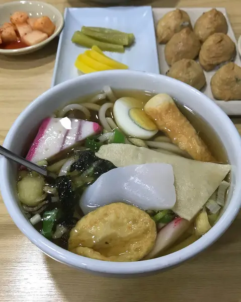 Lezzetli Asya yemeklerinin yakın görüntüsü