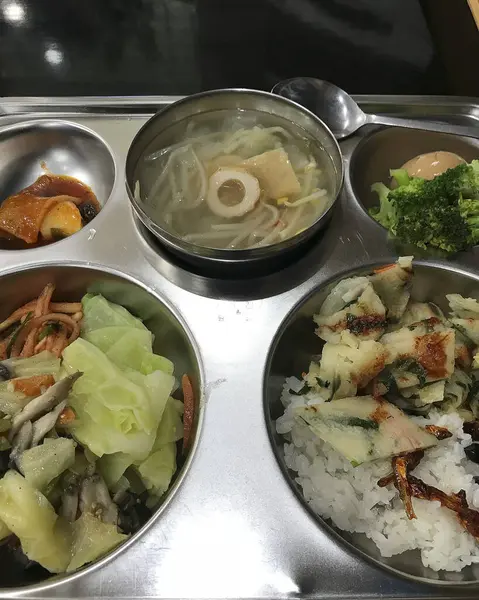 Lezzetli Asya yemeklerinin yakın görüntüsü