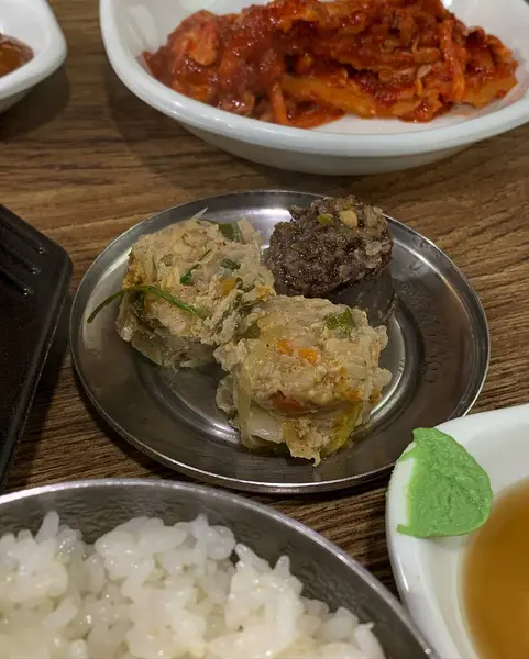 Lezzetli Asya yemeklerinin yakın görüntüsü