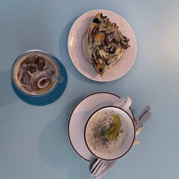 Restoranda nefis yemekler var.