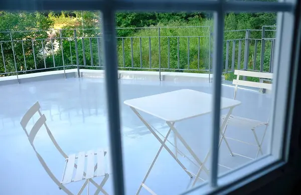 Modern bir otelin içinde.