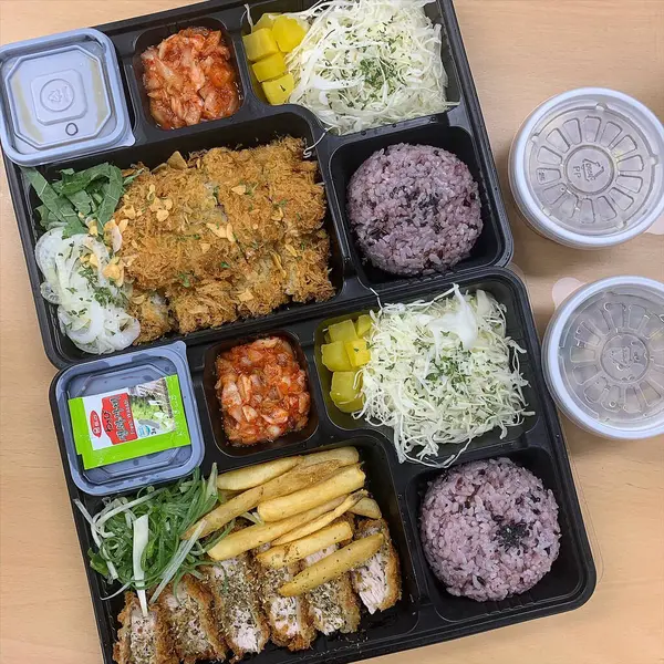 sağlıklı yemek, diyet ve öğle yemeği konsepti.