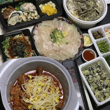 Lezzetli Asya yemeklerinin yakın görüntüsü