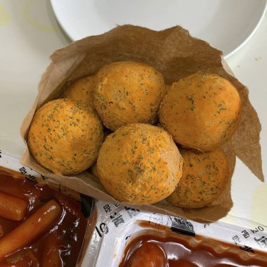 Lezzetli bir yiyeceğe yakın.