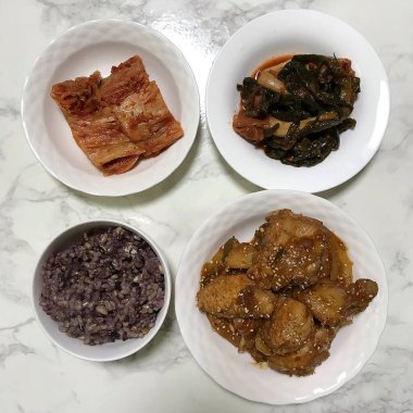 Lezzetli Asya yemeklerinin yakın görüntüsü