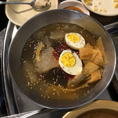 Lezzetli Asya yemeklerinin yakın görüntüsü