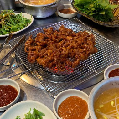 Lezzetli Asya yemeklerinin yakın görüntüsü