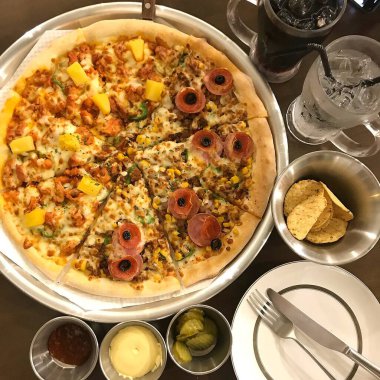 Soslu İtalyan pizzası.