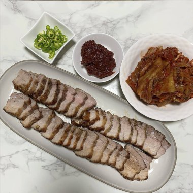 ızgara et ve sebze plaka üzerinde