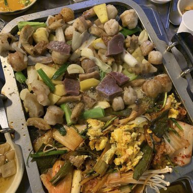 Lezzetli Asya yemeklerinin yakın görüntüsü