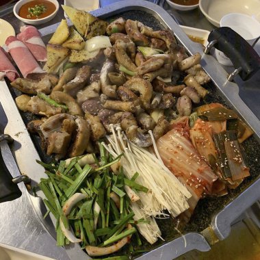 Lezzetli Asya yemeklerinin yakın görüntüsü