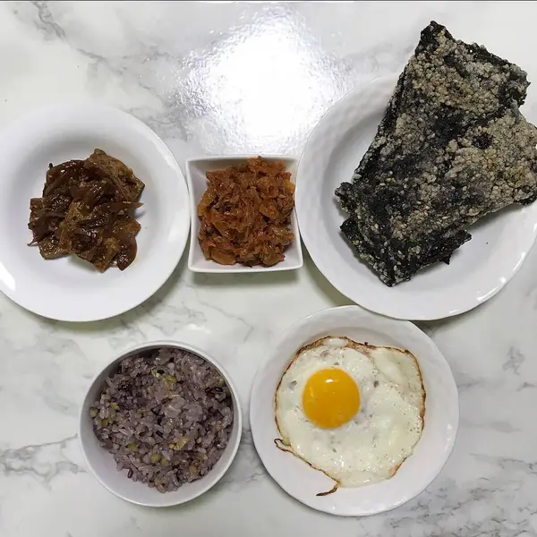 Lezzetli Asya yemeklerinin yakın görüntüsü