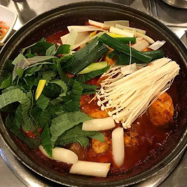 Lezzetli Asya yemeklerinin yakın görüntüsü