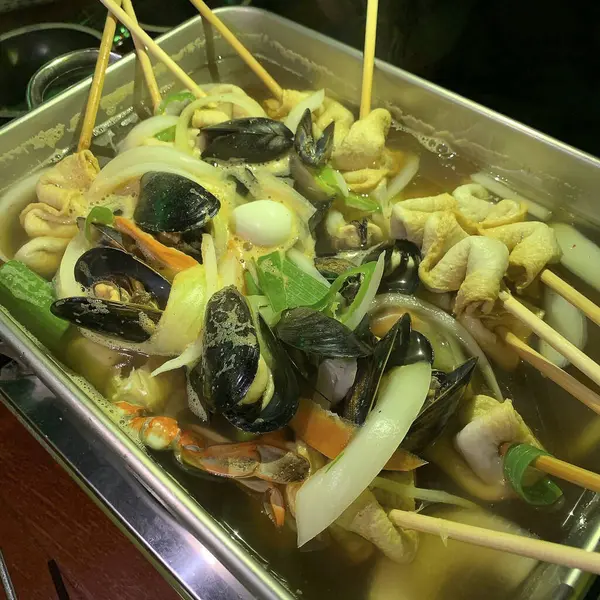 Lezzetli Asya yemeklerinin yakın görüntüsü