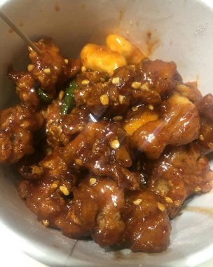 Lezzetli Asya yemeklerinin yakın görüntüsü