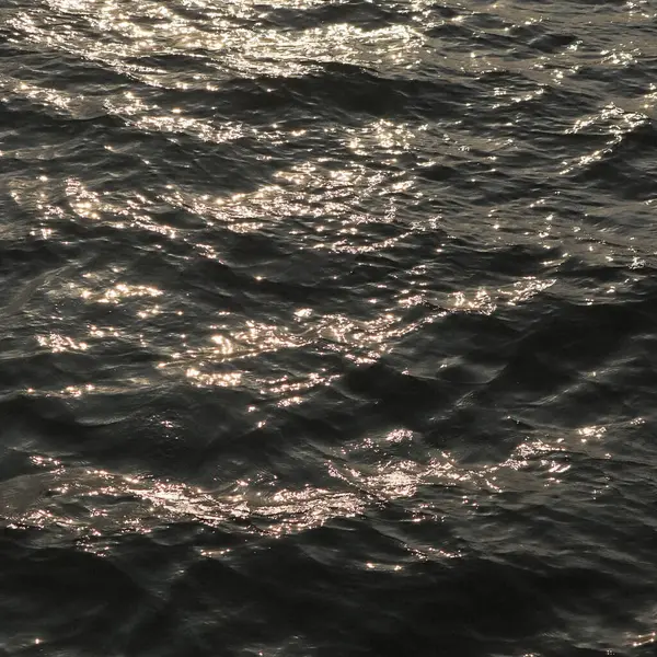 Sabah güzel deniz dalgaları