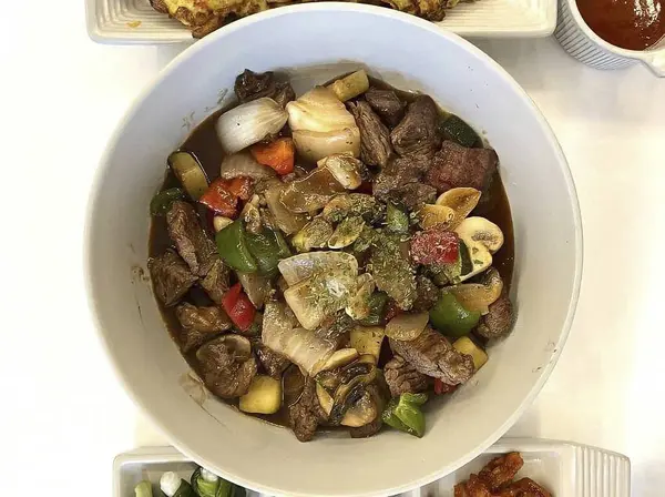 Lezzetli Asya yemeklerinin yakın görüntüsü