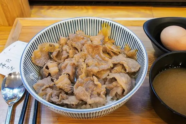 Lezzetli bir yemeğin fotoğrafı.