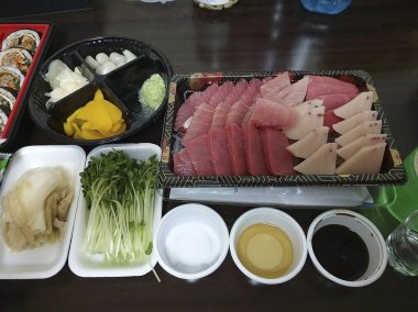 Lezzetli Asya yemeklerinin yakın görüntüsü