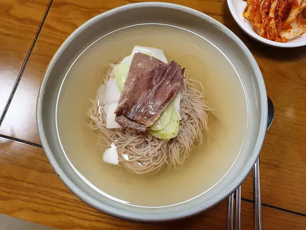 Pirinç eriştesinin mutfak fotoğrafı.