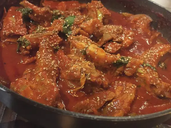 Sebzeli kızarmış tavuk.